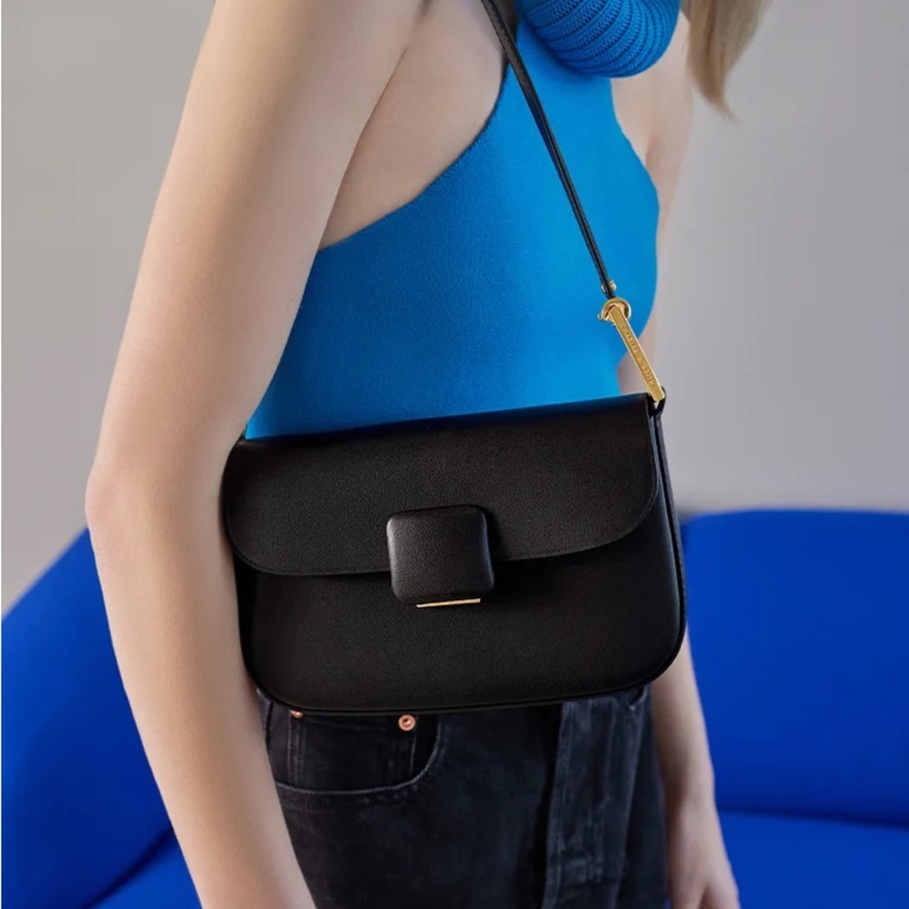 Charles & Keith black KOA push lock - Picture 2 of 7